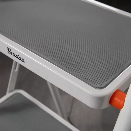 Összecsukható 2 lépcsős fellépő, utolsó lépcsőfok magassága 47 cm